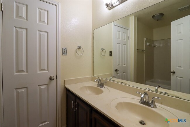 Building Photo - 608 Totem Trail