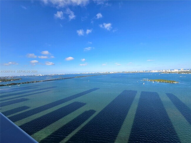 Building Photo - 700 NE 24th St