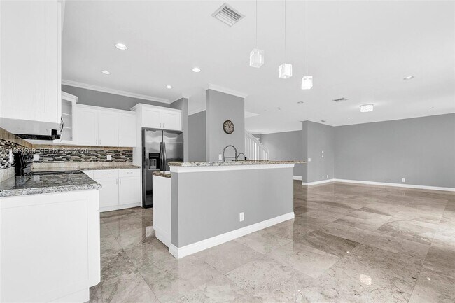 Building Photo - 1518 Maple Dr