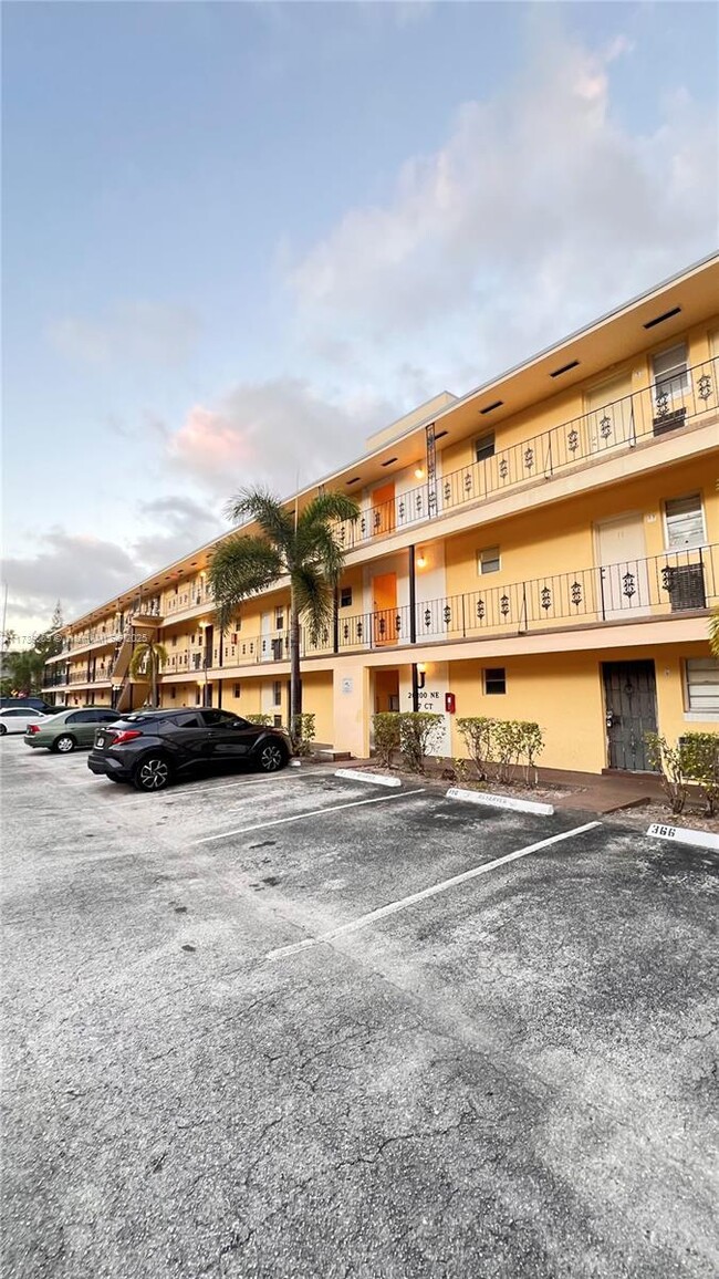 Building Photo - 1 bedroom in Aventura FL 33180