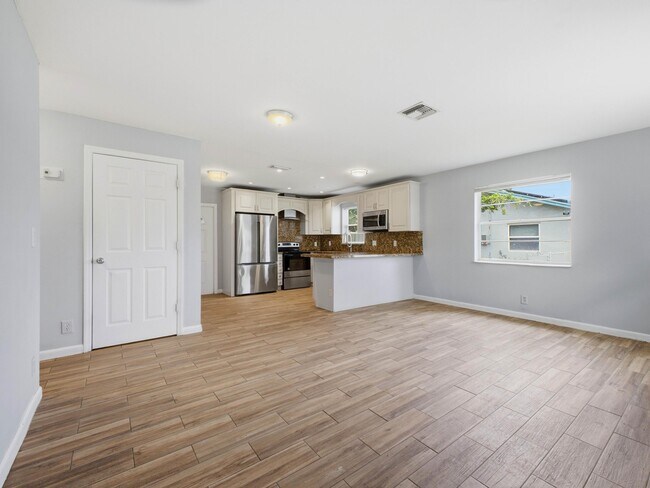 Building Photo - 3561 Oberon Ave