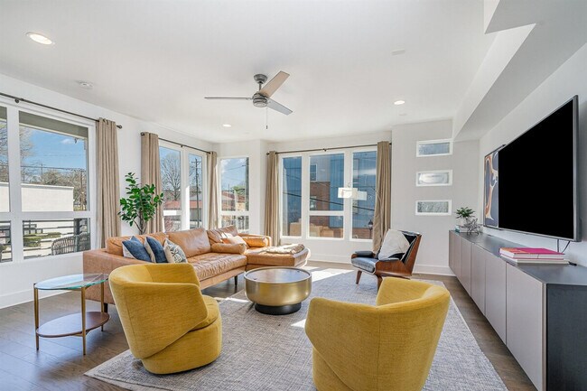 Primary Photo - 1659 Duckworth Ave