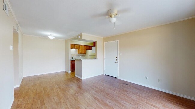 Building Photo - 904 University Oaks Blvd