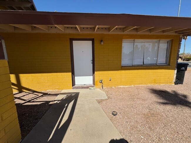 Building Photo - 1605 E Crown