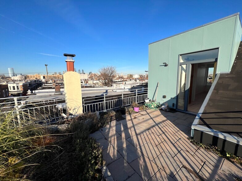 Building Photo - 2019 S Beechwood St
