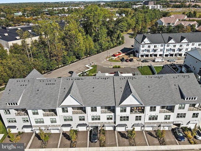 Building Photo - 6105 Vivaldi Rd