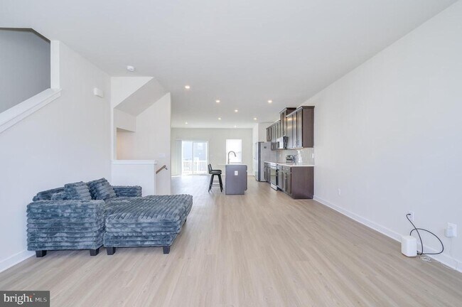 Building Photo - 14 Trotting Rd