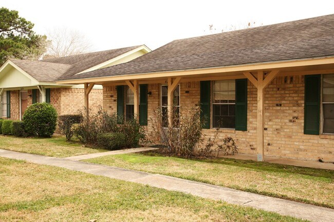 Building Photo - 6335 Bedford Dr