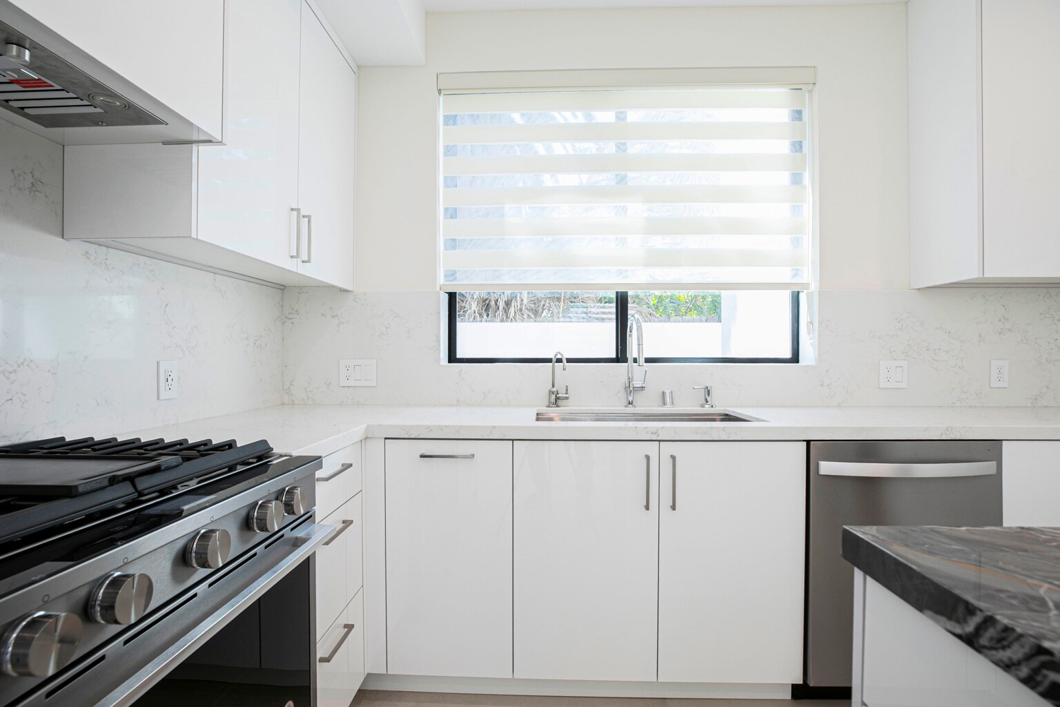 Building Photo - 6426 Varna Ave