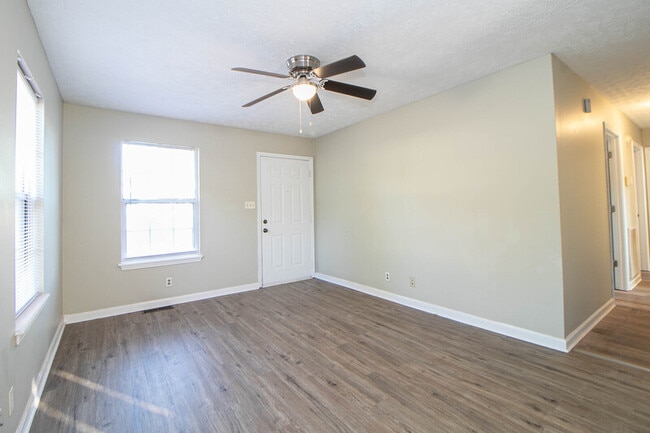 Building Photo - 670 Artic Ave
