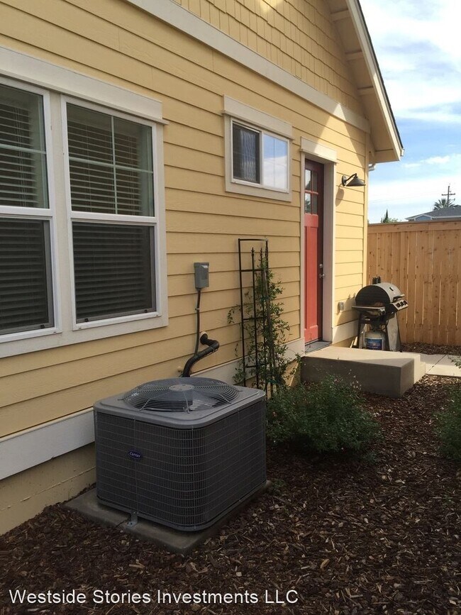 Building Photo - 1310 Roycroft Ln