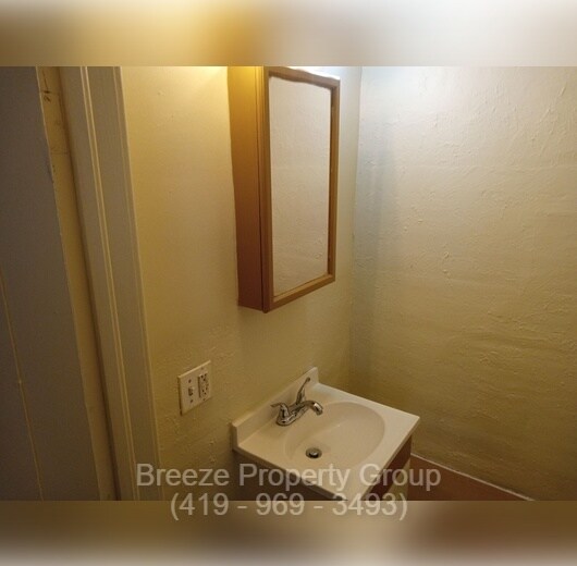 Building Photo - 2145 Dorr St