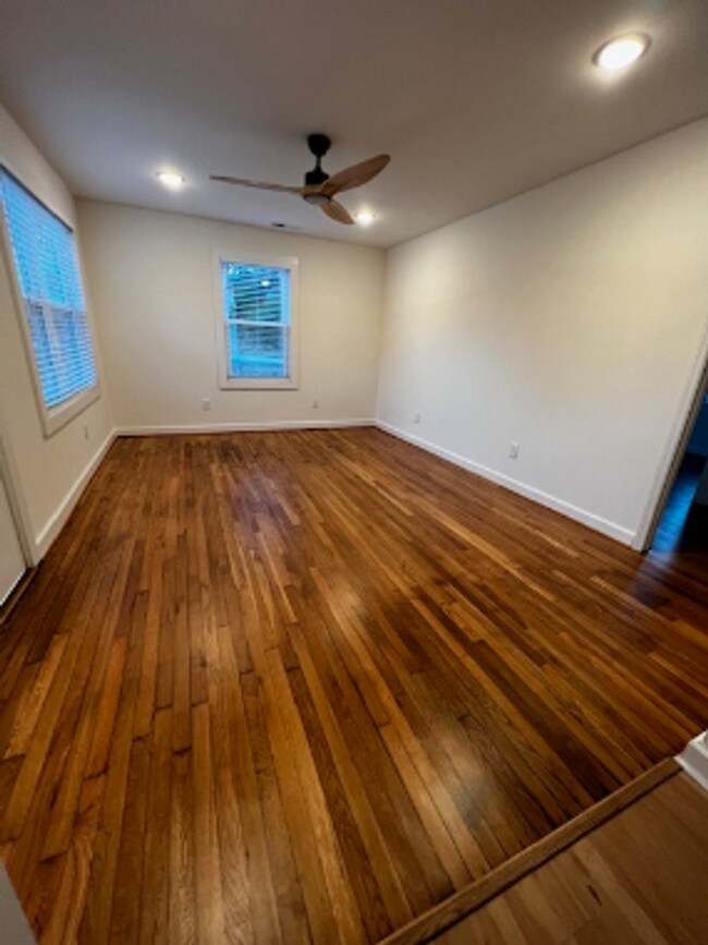 Building Photo - 219 Oakhurst St