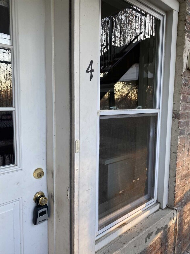 Building Photo - 139 Rombout Ave