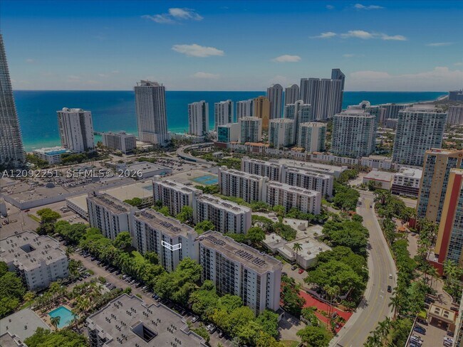 Building Photo - 17021 N Bay Rd