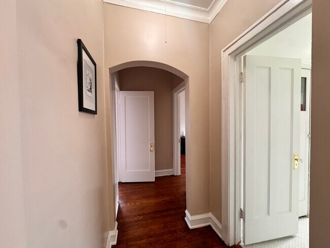 Building Photo - 2833 W 66th St