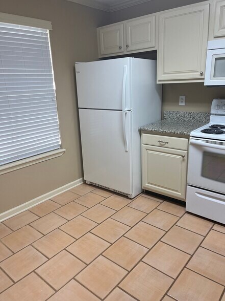 Building Photo - 4 Laura Dr