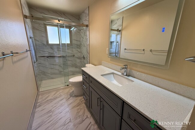 Building Photo - Large 4 Bedroom, 2 Bathroom Home with 2 Car Garage