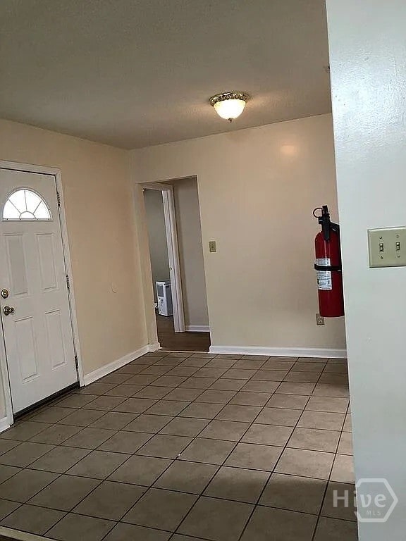 Building Photo - 370 Jockey Club Dr