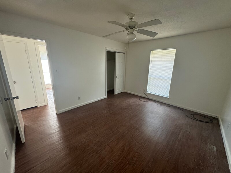 Building Photo - 6049 Eric Ln