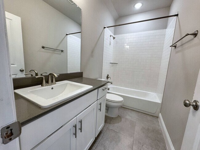 Building Photo - Gorgeous 4-Bedroom Home in Woodbridge Esta...