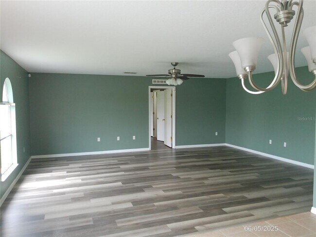 Building Photo - 200 Fish Hawk Dr