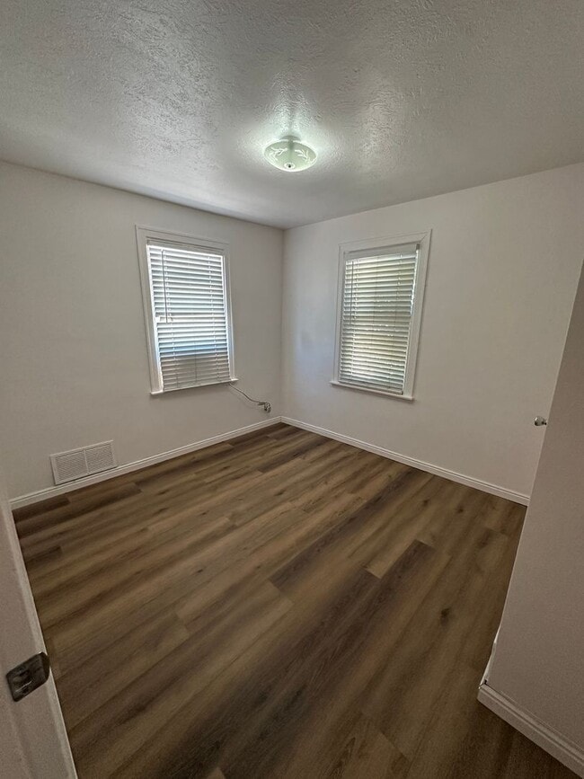 Building Photo - 345 N 300 W