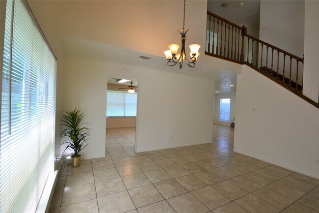 Building Photo - 12410 Meadow Briar Dr