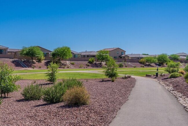 Building Photo - Bright & Spacious 4-Bed Home with 3-Car Ga...