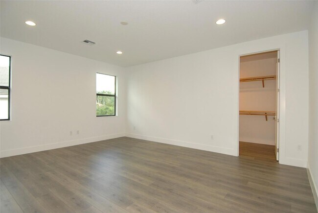 Building Photo - 1421 SW 23rd Ct