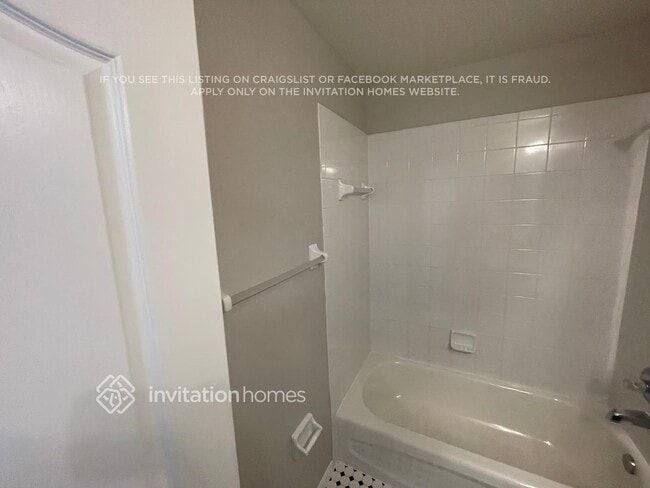 Building Photo - 17905 Havenview Ln