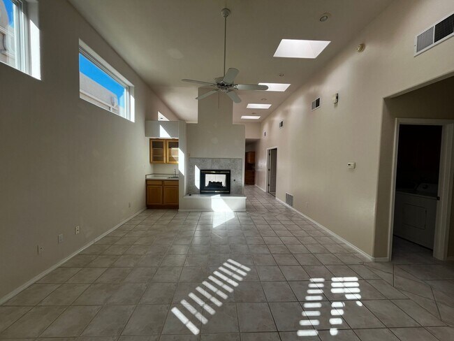 Building Photo - COMING SOON 3 bedroom 2 bath Townhouse Located In Sandia Heights!