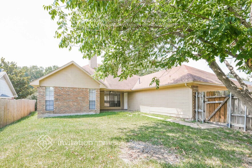 Building Photo - 5221 Hollow Bend Ln