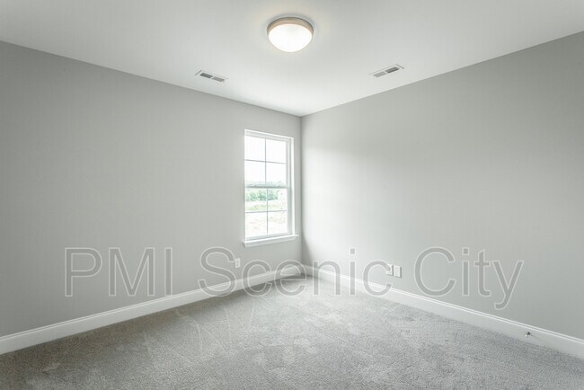 Building Photo - 591 Bellingham Dr NE