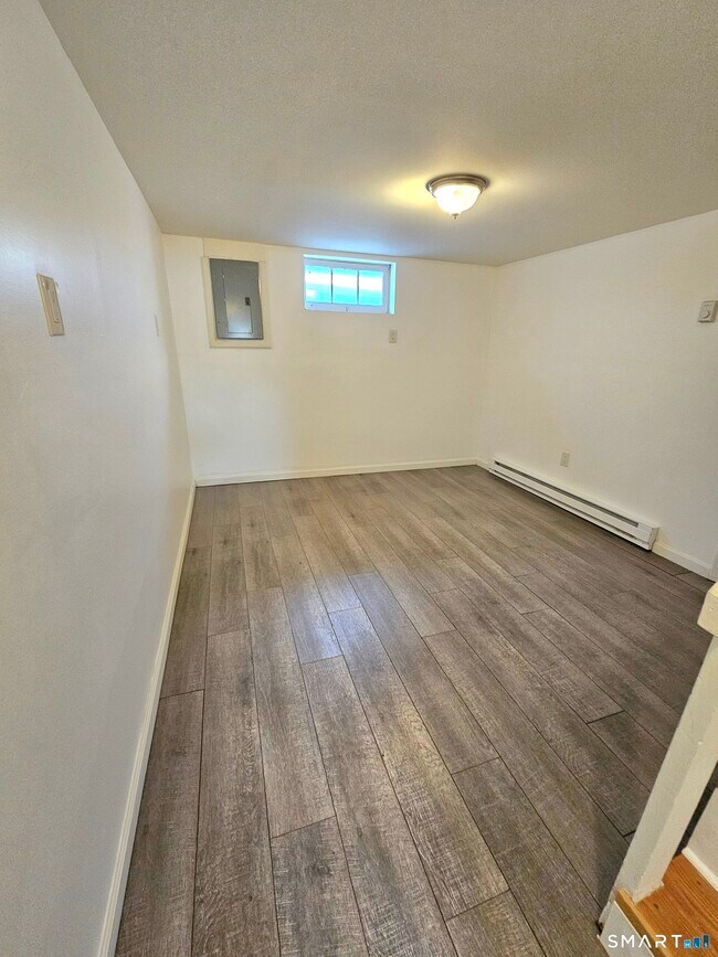 Building Photo - 2071 Middletown Ave