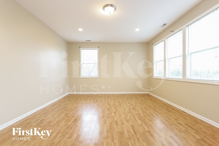 Building Photo - 217 Fairfield Dr