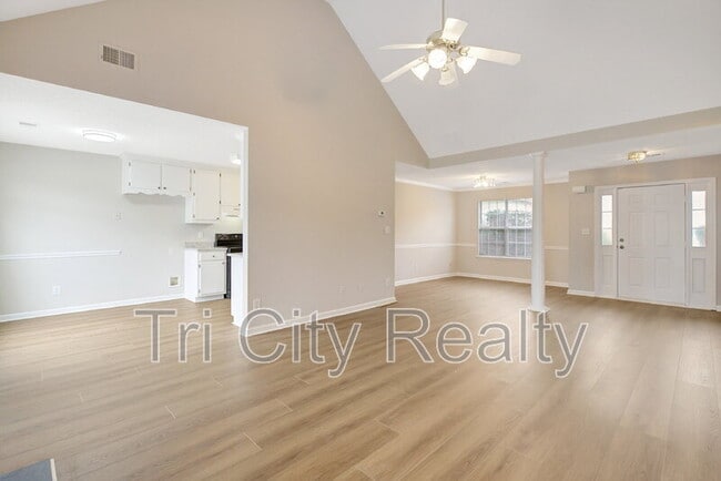 Building Photo - 110 York Ln