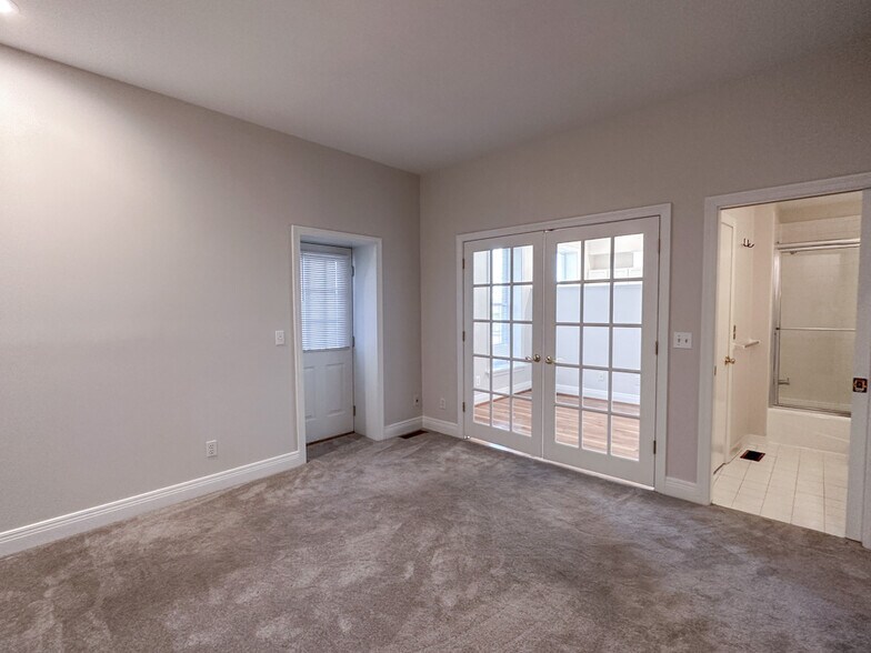 Building Photo - 334 Kilgour St