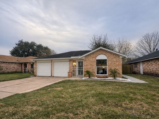 Building Photo - 1318 Epsilon St