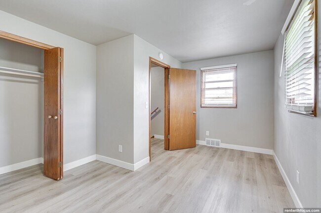 Building Photo - 1500 W Pershing St