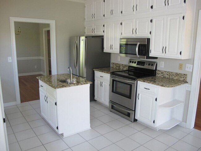 Building Photo - Upscale Lakefront Home  In the Heart of Martinez
