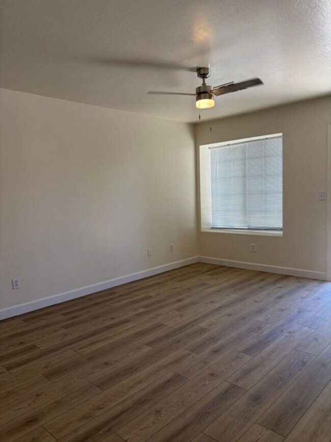 Building Photo - 631 Greenwood Meadow Ln
