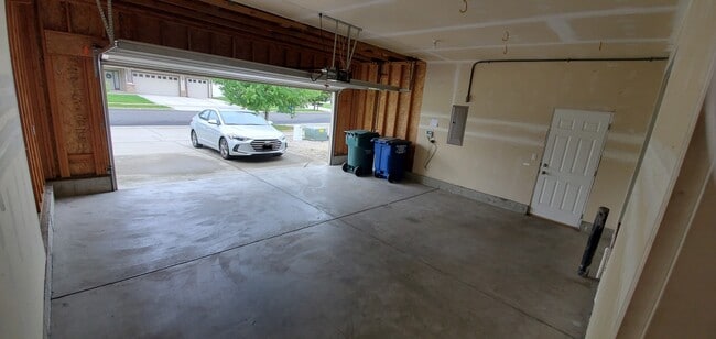 Building Photo - Gorgeous 3 Bedroom 2 Bath Home in Hayden!