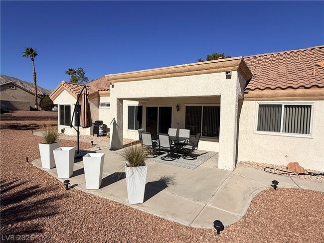 Building Photo - 9605 Sundial Dr