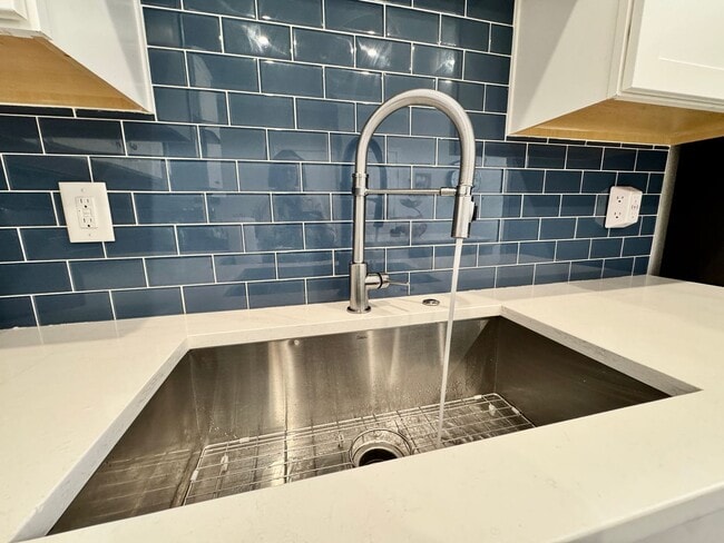 Building Photo - First Time Rental - Ready July 30th! 4 Bedrooms PLUS Loft! Great Views! Dog Park - Stocked Fishin...