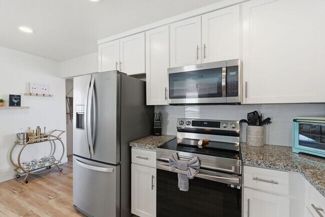 Building Photo - Scottsdale Oasis Ready for July move-in!