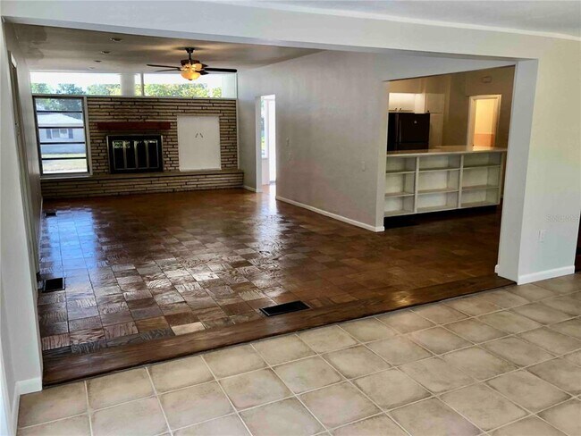 Building Photo - 2753 Valencia Dr