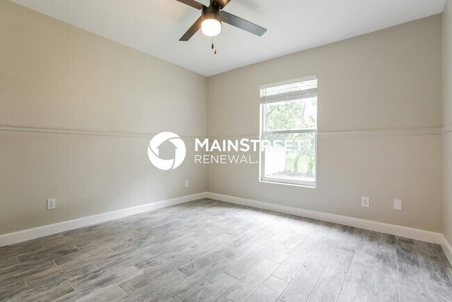 Building Photo - 3 Bedroom Pet-Friendly Home in SARASOTA, FL with Main Street Renewal