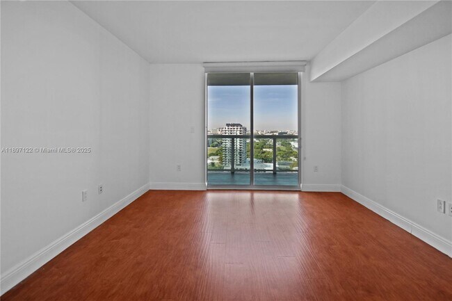 Building Photo - 1800 N Bayshore Dr