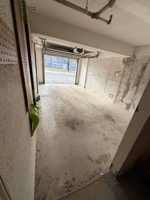 Building Photo - 74 Tennis Plaza Rd